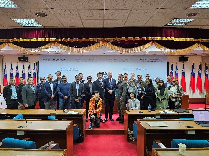 1131129 the GIIS Students Visited the IIR for a Forum-4